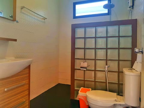 Villa, Kitchenette, Ocean View | Bathroom | Shower, free toiletries, hair dryer, towels