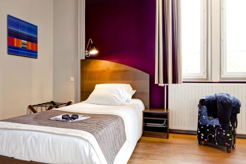 Single Room | Premium bedding, desk, laptop workspace, soundproofing