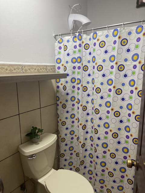 Double Room | Bathroom | Combined shower/tub, rainfall showerhead, towels