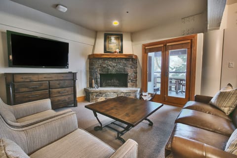 Suite, 2 Bedrooms | Living area | Fireplace