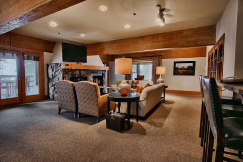 Townhome, 2 Bedrooms | Lobby