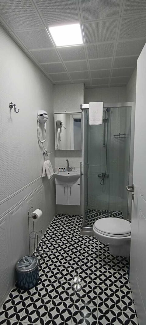 Economy Double Room | Bathroom | Shower, hair dryer, towels, soap