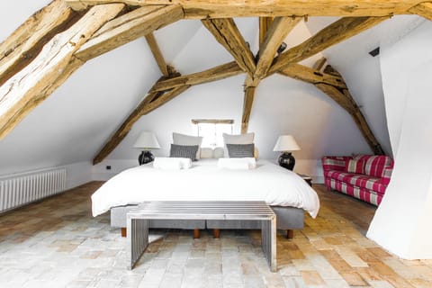 Suite Ardoise | Individually decorated, individually furnished, laptop workspace