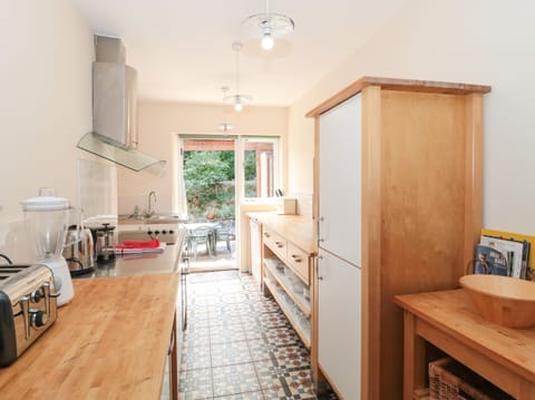 Fridge, dishwasher, electric kettle, toaster