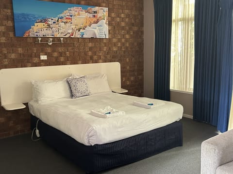 Family Room | Iron/ironing board, free WiFi, bed sheets