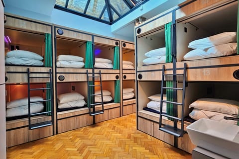 Pod in 14-Bed Mixed Dormitory | In-room safe, free WiFi, bed sheets