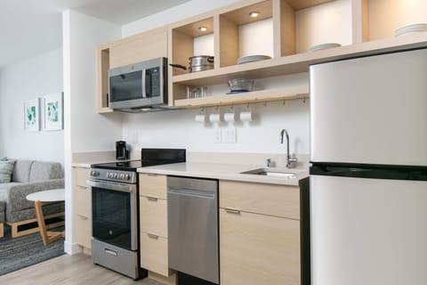 Suite, 1 Bedroom | Private kitchen