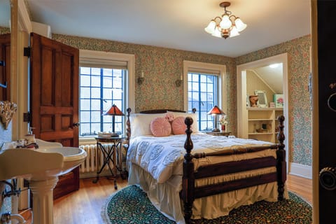 1 Double Bed, Private Bathroom (Porch) | Premium bedding, individually decorated, individually furnished