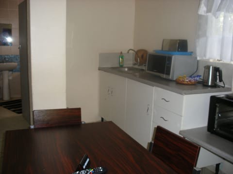 Apartment, 2 Bedrooms | Desk, free WiFi, bed sheets