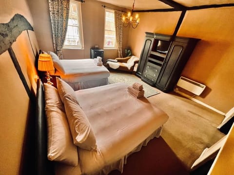 Executive Twin Room | Memory foam beds, blackout drapes, iron/ironing board, bed sheets