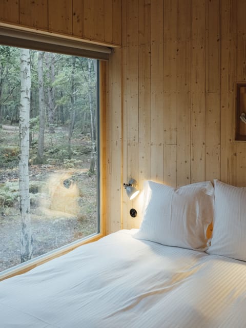 Family Cabin | Minibar, blackout drapes, bed sheets