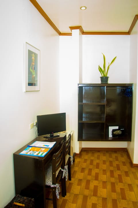 Family Room, 1 Bedroom, Non Smoking, Partial Sea View | In-room safe, free WiFi, bed sheets