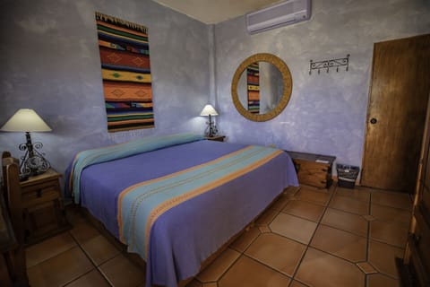 Standard Room, 1 Queen Bed | In-room safe, desk, iron/ironing board, free WiFi