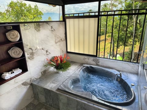 Treehouse Bungalow | Bathroom | Hydromassage showerhead, free toiletries, hair dryer, towels