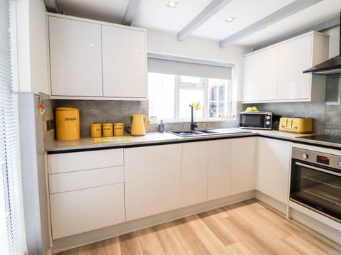 Fridge, dishwasher, electric kettle, toaster