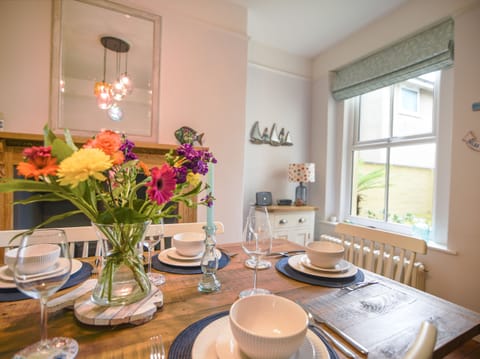 Cottage | Private kitchen | Fridge, dishwasher, electric kettle, cookware/dishes/utensils