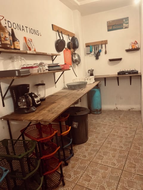 Full-size fridge, oven, stovetop, blender