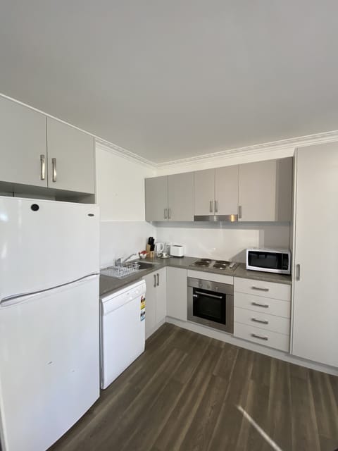 Apartment, 2 Bedrooms | Private kitchen | Electric kettle, dining tables