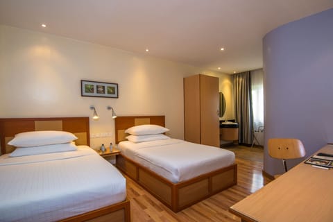 Standard Room, 2 Twin Beds, Non Smoking | In-room safe, desk, free WiFi, bed sheets