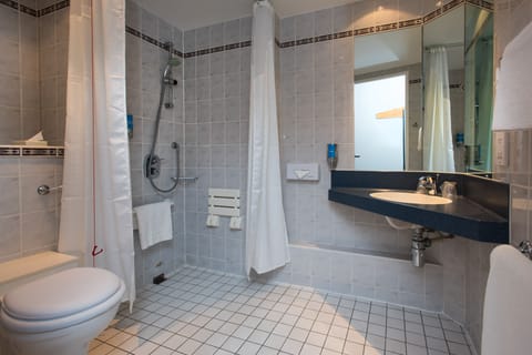 Standard Room, 1 Double Bed, Accessible Bathtub | Bathroom | Shower, free toiletries, hair dryer, towels