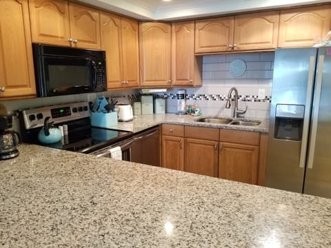 Condo, 2 Bedrooms | Private kitchen