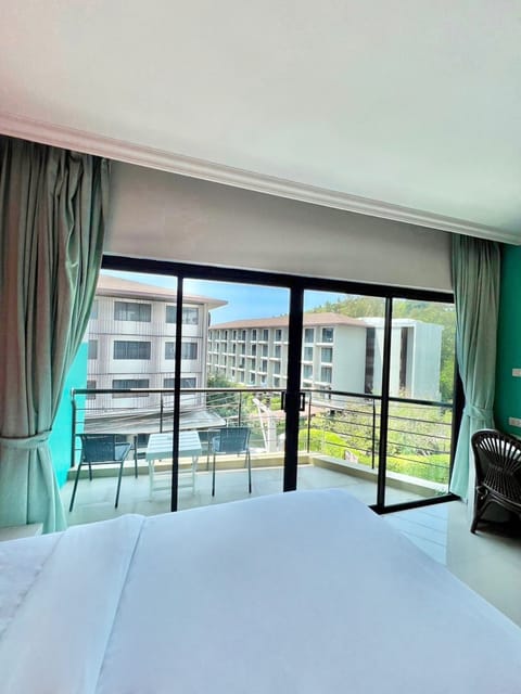 Superior Double or Twin with Balcony | In-room safe, laptop workspace, blackout drapes, free WiFi