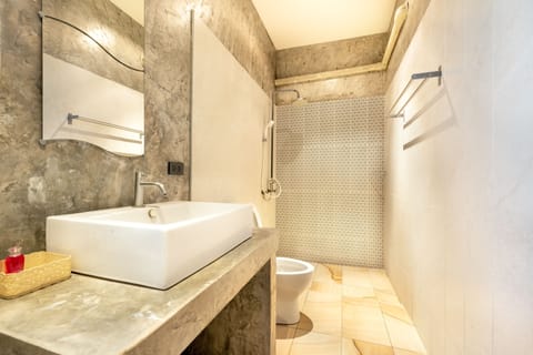 Deluxe Double Room | Bathroom