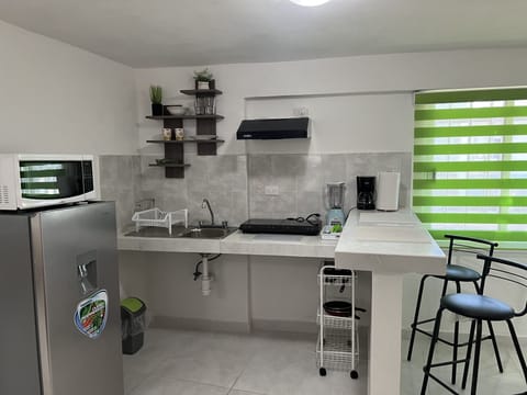 Deluxe Studio Suite | Private kitchen | Coffee/tea maker