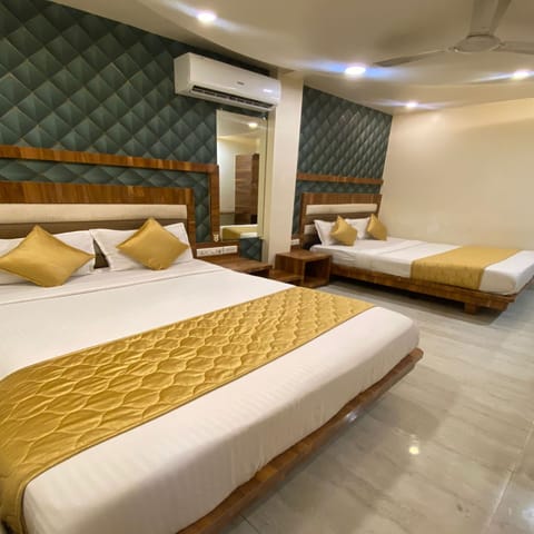 Deluxe Quadruple Room | Free WiFi, bed sheets