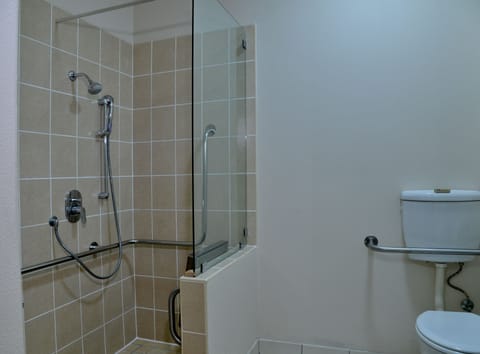 Twin Room, Accessible, Non Smoking | Bathroom | Shower, free toiletries, hair dryer, towels