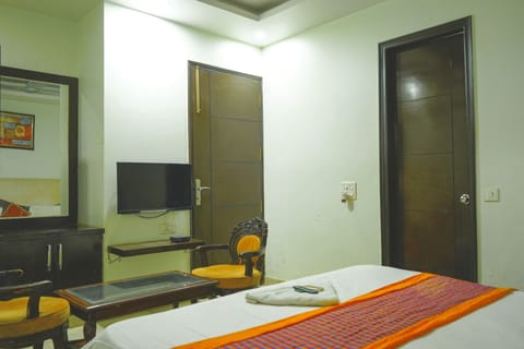 Deluxe Double Room Single Use | Premium bedding, down comforters, in-room safe, free WiFi