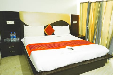 Deluxe Double Room Single Use | Premium bedding, down comforters, in-room safe, free WiFi