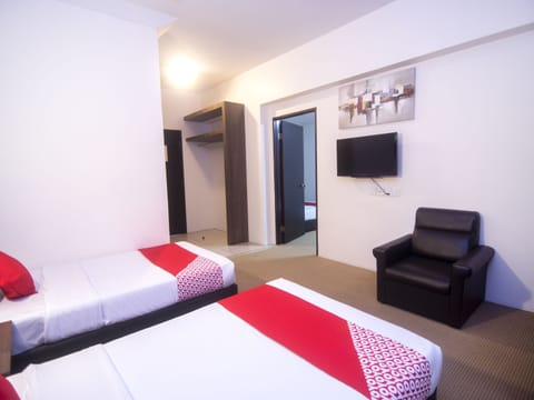 Family Suite, Multiple Beds | Free WiFi, bed sheets