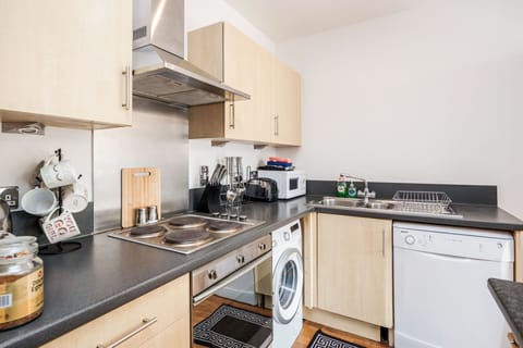 Apartment, Ensuite, City View (CH1) | Private kitchen