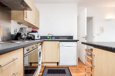 Apartment, Ensuite, City View (CH1) | Shared kitchen