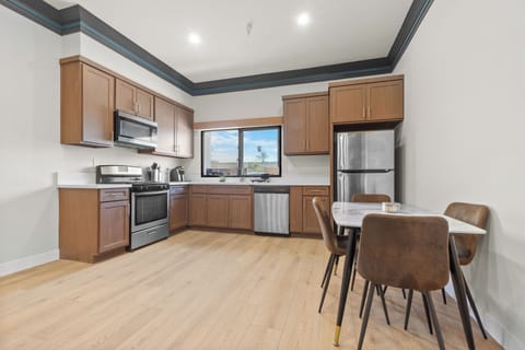 Presidential Suite, 1 King Bed, Jetted Tub | Private kitchen | Microwave