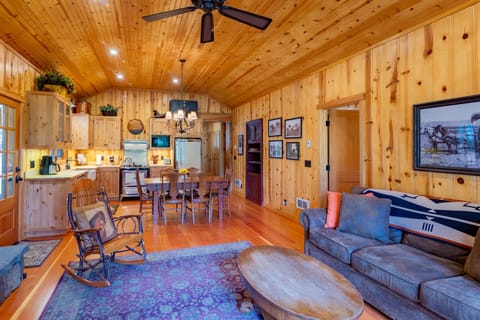 Luxury Cabin--3 bedroom/3 bath | Living area