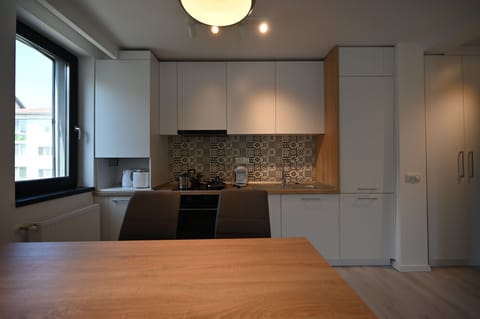 City Studio | Private kitchen | Full-size fridge, oven, stovetop, dishwasher