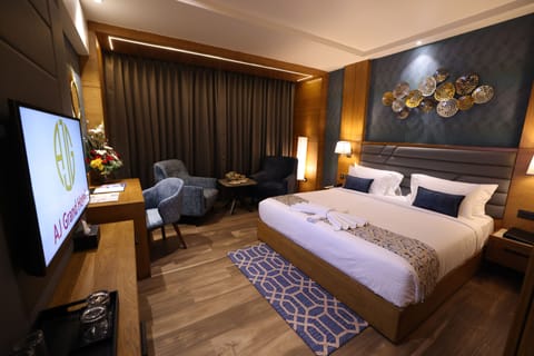 Deluxe Room | Premium bedding, memory foam beds, free minibar items, desk