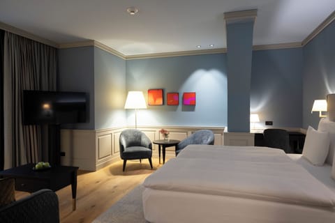 Junior Suite Cresta | Hypo-allergenic bedding, down comforters, free minibar, in-room safe