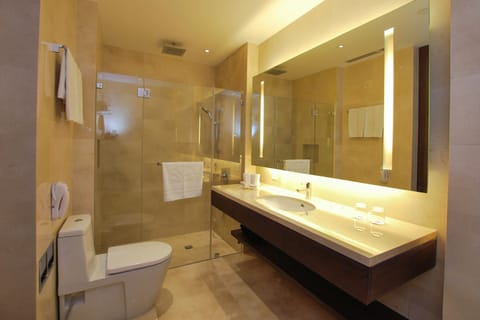 Junior Suite, 1 King Bed | Bathroom | Deep soaking tub, free toiletries, hair dryer, bathrobes