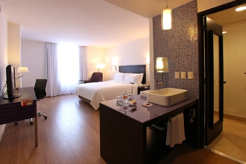 Superior Room King | In-room safe, desk, iron/ironing board, free cribs/infant beds