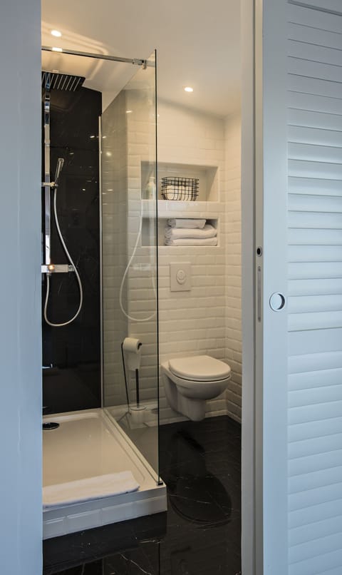 Triple Room, Terrace, Sea View | Bathroom shower