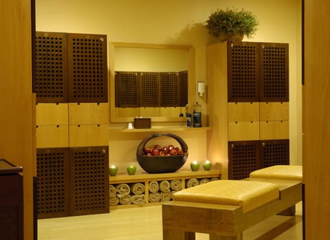 Couples treatment rooms, sauna, spa tub, steam room, body treatments