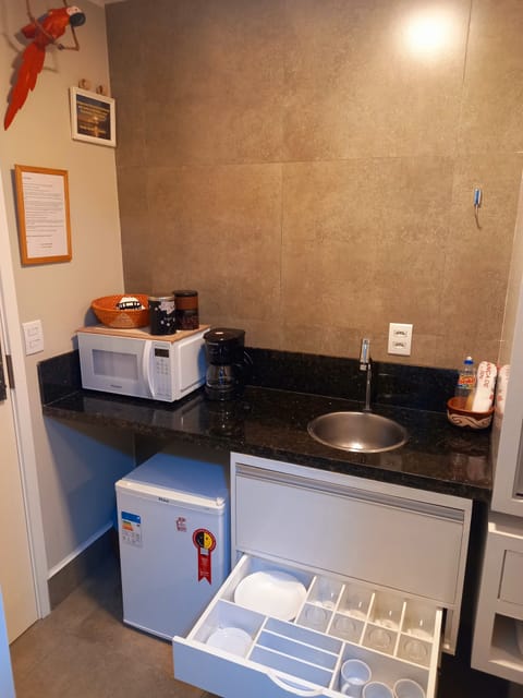 Comfort Apartment, 2 Double Beds, Ocean View | Private kitchenette | Microwave, cookware/dishes/utensils, eco-friendly cleaning products