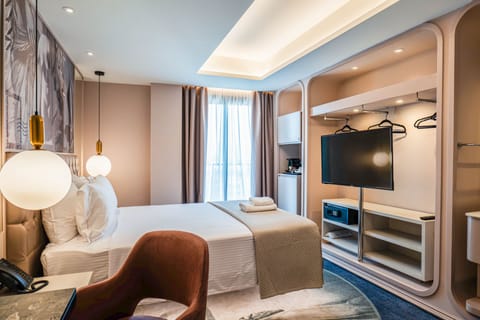 Standard Double Room | Premium bedding, minibar, in-room safe, desk