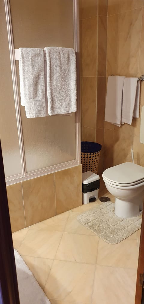 Suite | Bathroom | Hair dryer, bidet, towels, shampoo