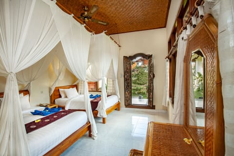 Suite with Garden View | Egyptian cotton sheets, minibar, in-room safe, desk