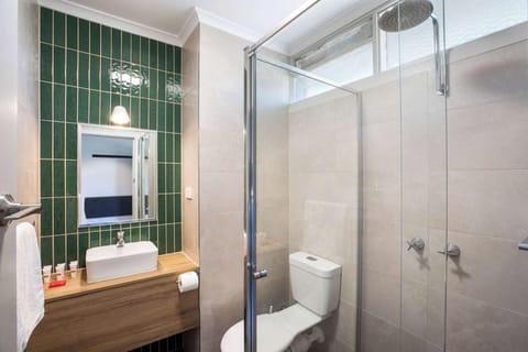 Studio Queen & Single | Bathroom | Shower, rainfall showerhead, hair dryer, towels