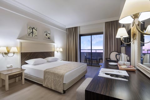 Standard Room, Sea View | Minibar, in-room safe, desk, laptop workspace